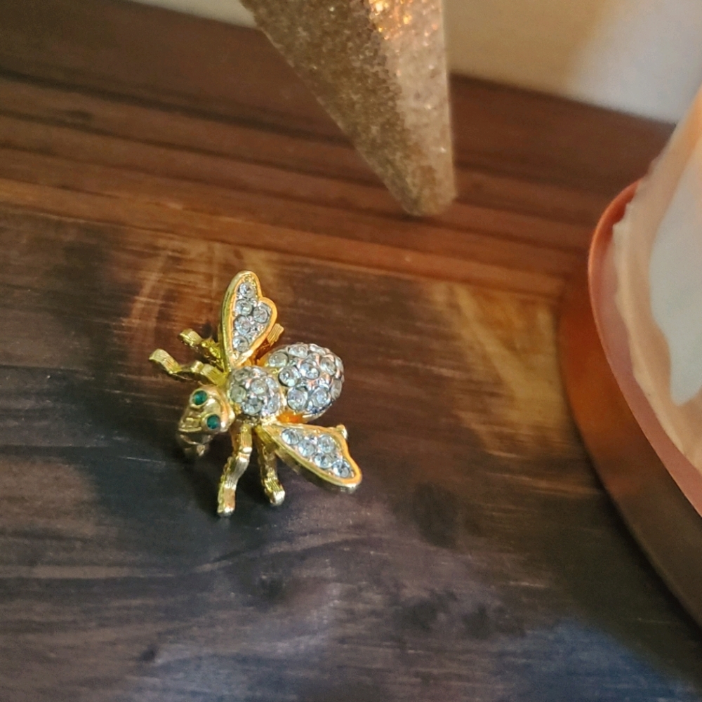 Joan Rivers Bee Pin - Picture 2 of 5